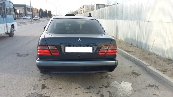 Mercedes E 220 2000, 96,000 km - 2.2 l - Sumqayıt