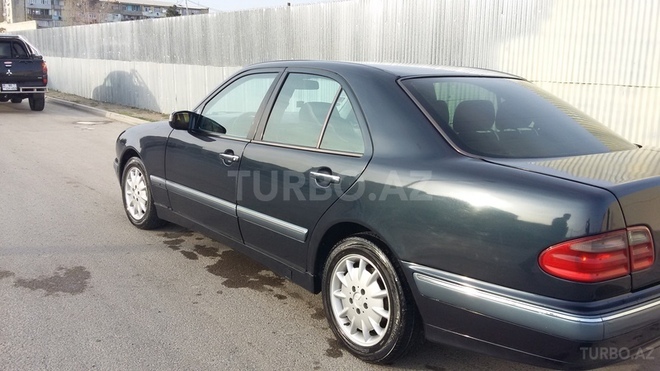 Mercedes E 220 2000, 96,000 km - 2.2 l - Sumqayıt