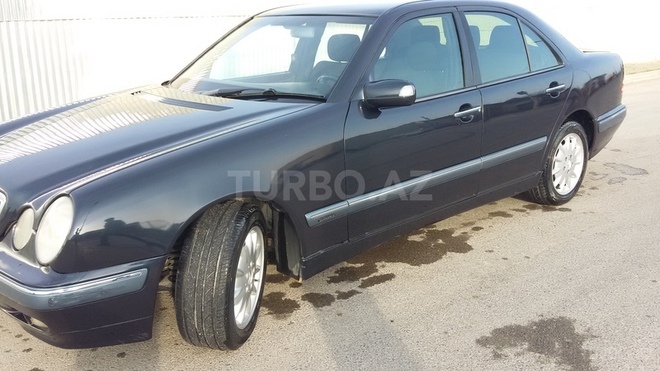 Mercedes E 220 2000, 96,000 km - 2.2 l - Sumqayıt