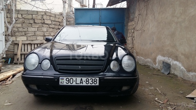 Mercedes E 220 2001, 330,000 km - 2.2 l - Bakı