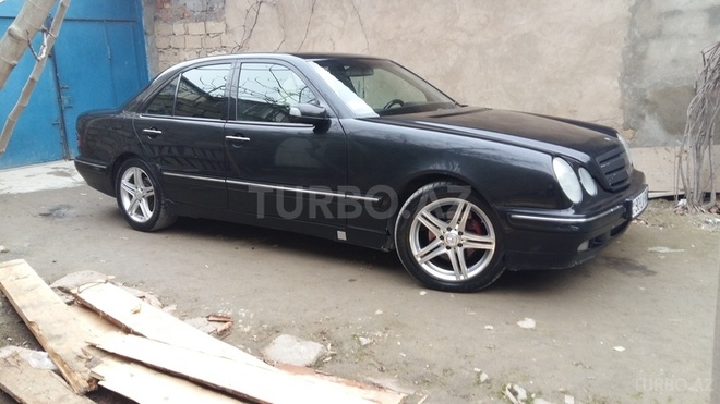 Mercedes E 220 2001, 330,000 km - 2.2 l - Bakı