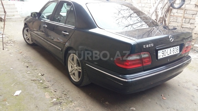 Mercedes E 220 2001, 330,000 km - 2.2 l - Bakı