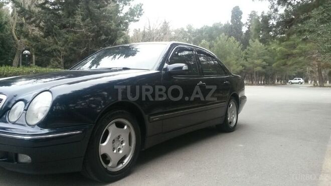Mercedes E 220 2000, 267,000 km - 2.2 l - Bakı