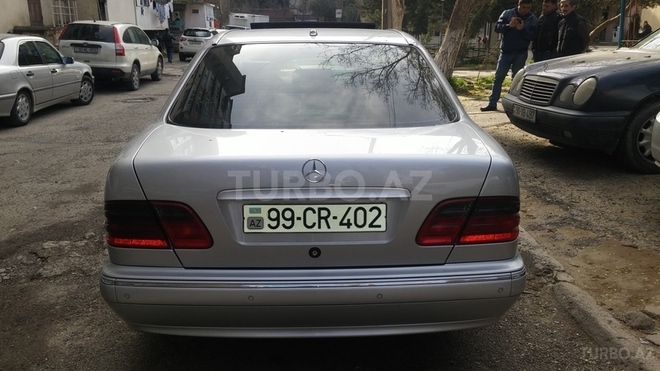 Mercedes E 220 2000, 250,000 km - 2.2 l - Bakı