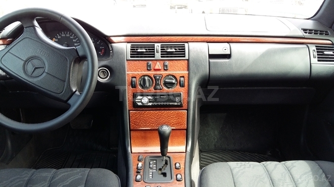 Mercedes E 220 1998, 300,000 km - 2.2 l - Bakı