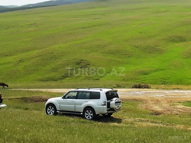 Mitsubishi Pajero 2011, 30,500 km - 3.5 l - Bakı