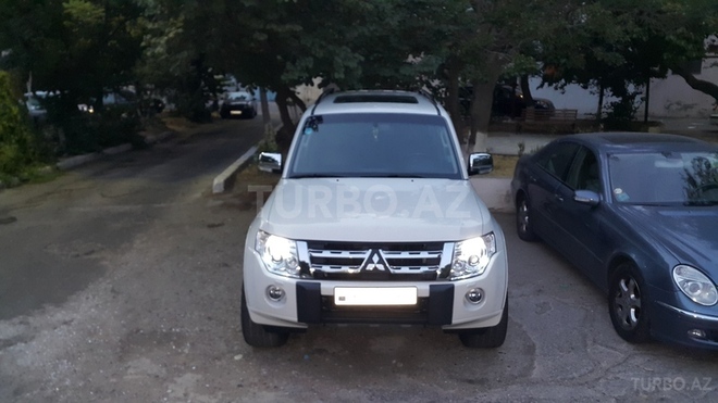 Mitsubishi Pajero 2011, 30,500 km - 3.5 l - Bakı