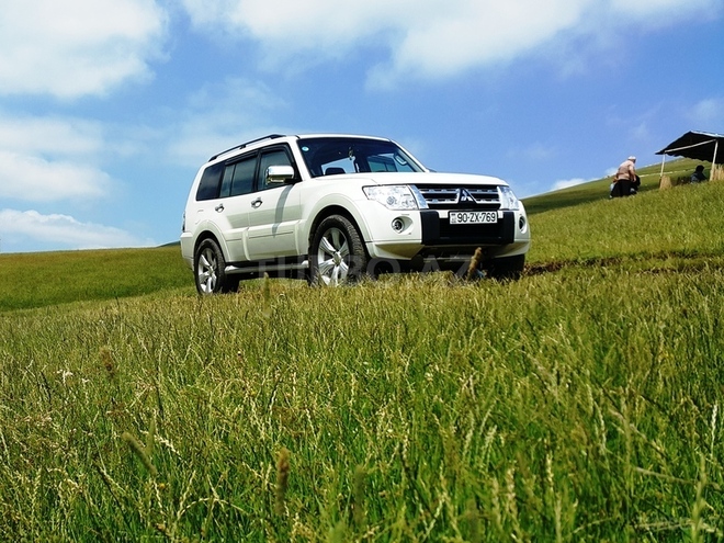 Mitsubishi Pajero 2011, 30,500 km - 3.5 l - Bakı