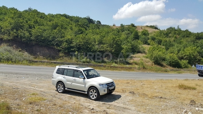 Mitsubishi Pajero 2011, 30,500 km - 3.5 l - Bakı