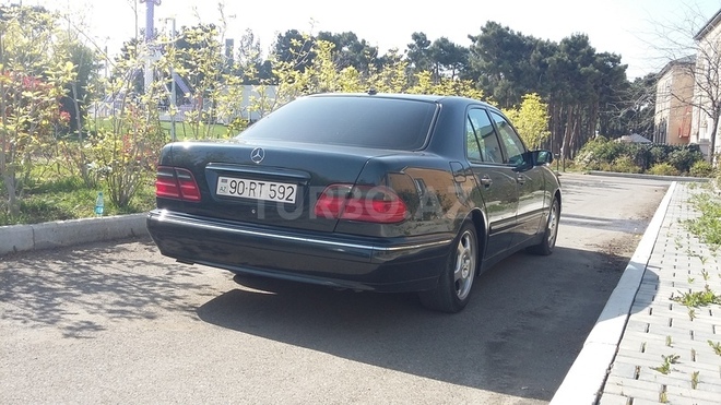 Mercedes E 220 2001, 230,000 km - 2.2 l - Şəmkir