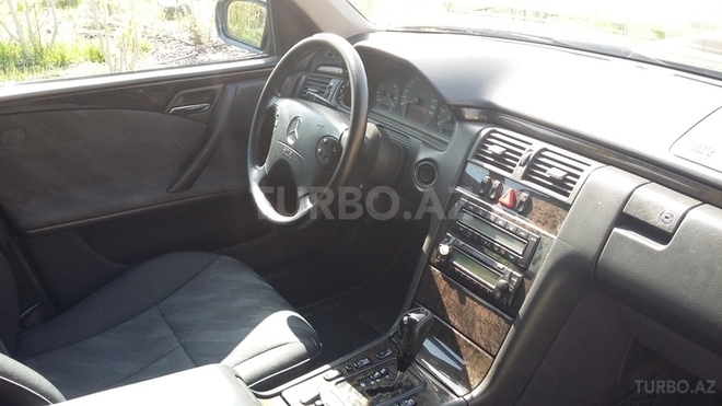 Mercedes E 220 2001, 230,000 km - 2.2 l - Şəmkir