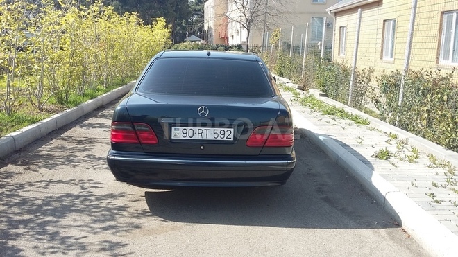 Mercedes E 220 2001, 230,000 km - 2.2 l - Şəmkir