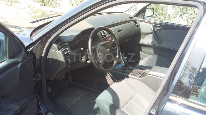 Mercedes E 220 2001, 230,000 km - 2.2 l - Şəmkir