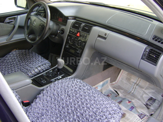Mercedes E 220 2002, 217,000 km - 2.2 l - Bakı