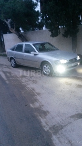 Opel Vectra 1996, 260,000 km - 1.8 l - Bakı