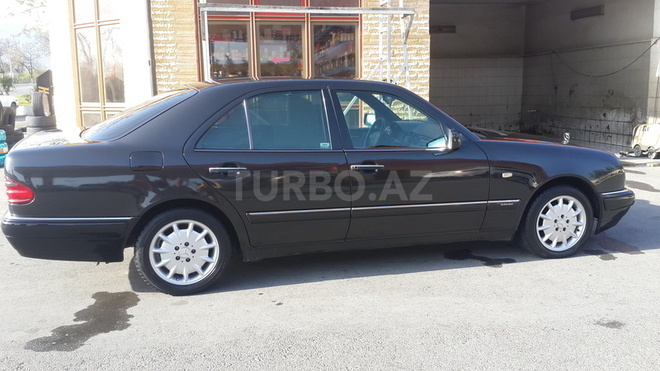 Mercedes E 230 1997, 220,800 km - 2.3 l - Zaqatala