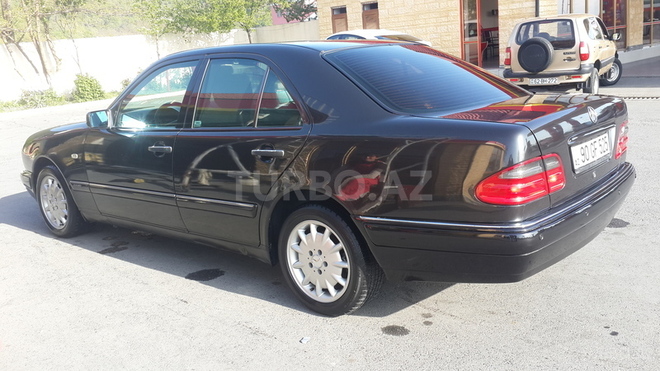 Mercedes E 230 1997, 220,800 km - 2.3 l - Zaqatala