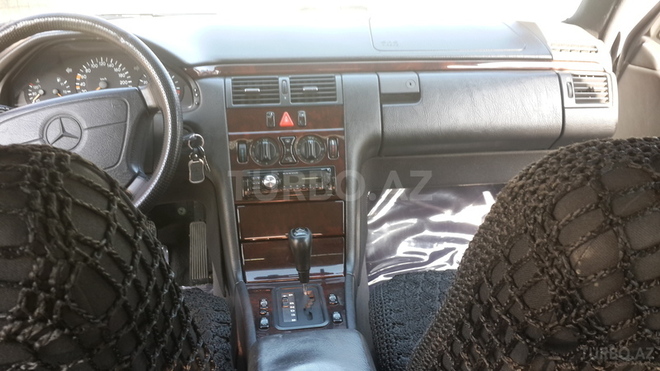 Mercedes E 230 1997, 220,800 km - 2.3 l - Zaqatala