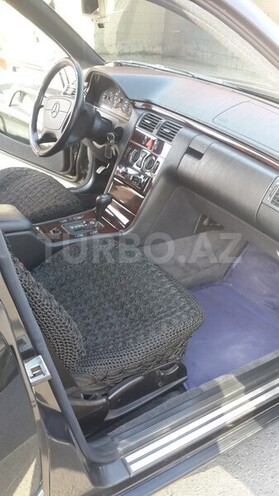 Mercedes E 230 1997, 220,800 km - 2.3 l - Zaqatala