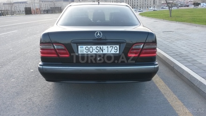 Mercedes E 220 2001, 252,790 km - 2.2 l - Bakı