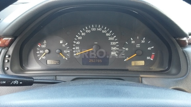 Mercedes E 220 2001, 252,790 km - 2.2 l - Bakı