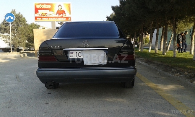 Mercedes E 220 1994, 395,000 km - 2.2 l - Sumqayıt
