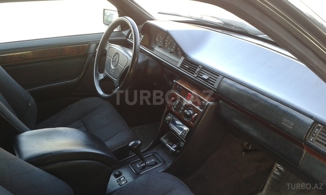 Mercedes E 220 1994, 395,000 km - 2.2 l - Sumqayıt