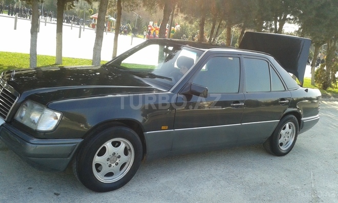 Mercedes E 220 1994, 395,000 km - 2.2 l - Sumqayıt