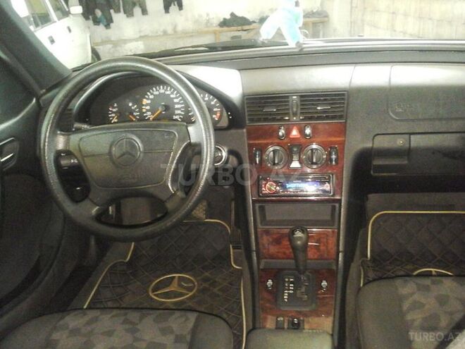 Mercedes C 180 1998, 132,000 km - 1.8 l - Gəncə