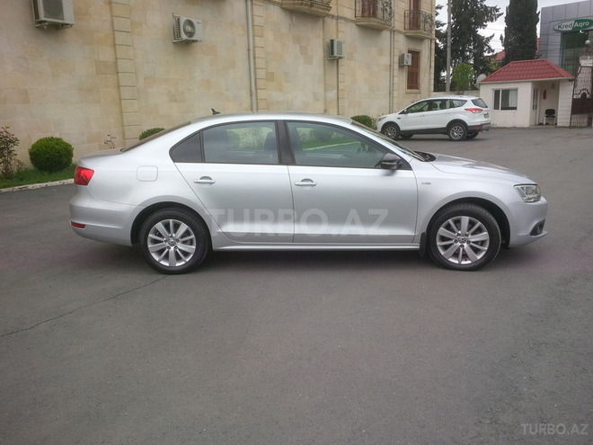 Volkswagen Jetta 2013, 51,000 km - 1.6 l - Zaqatala