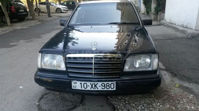 Mercedes E 280 1993, 230,000 km - 2.8 л - Bakı