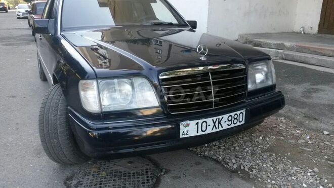 Mercedes E 280 1993, 230,000 km - 2.8 л - Bakı