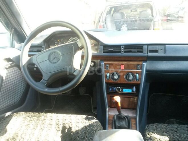 Mercedes E 280 1993, 230,000 km - 2.8 л - Bakı
