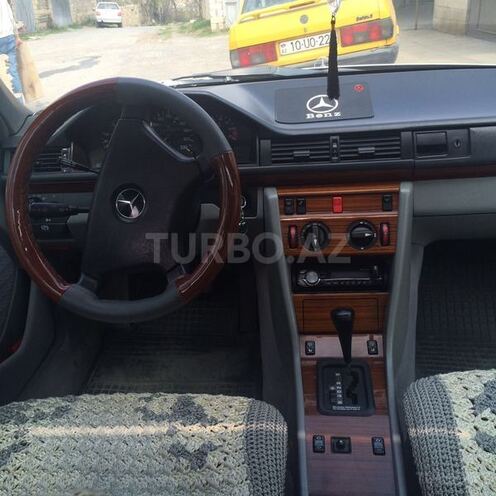 Mercedes E 200 1993, 250,000 km - 2.0 l - Quba