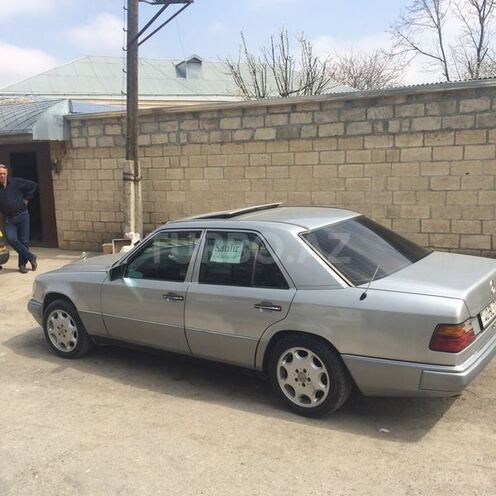 Mercedes E 200 1993, 250,000 km - 2.0 l - Quba