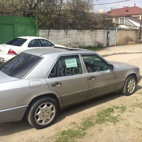 Mercedes E 200 1993, 250,000 km - 2.0 l - Quba