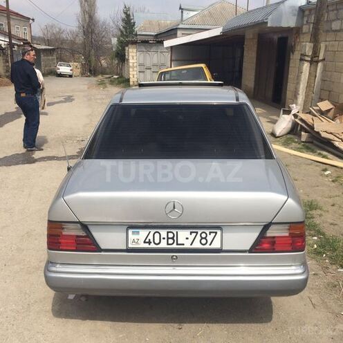 Mercedes E 200 1993, 250,000 km - 2.0 l - Quba