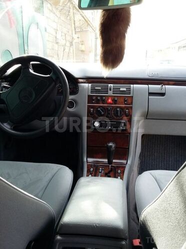 Mercedes E 240 1998, 188,634 km - 2.4 л - Bakı