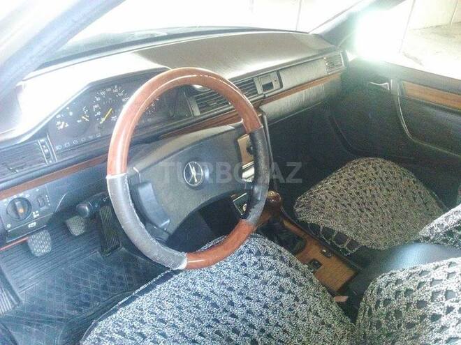 Mercedes E 200 1991, 372,000 km - 2.0 l - İsmayıllı