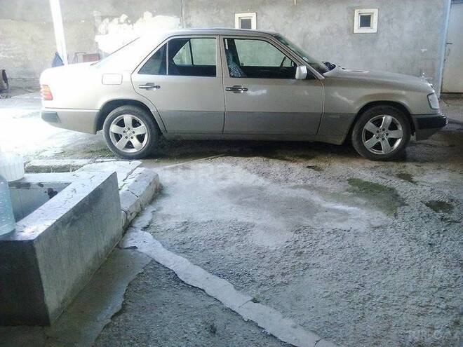 Mercedes E 200 1991, 372,000 km - 2.0 l - İsmayıllı