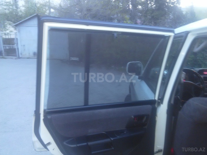 Mitsubishi Pajero io 2000, 200,000 km - 2.0 л - Bakı