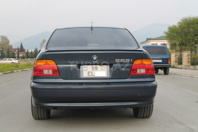 BMW 525 2001, 249,503 km - 2.5 л - Zaqatala