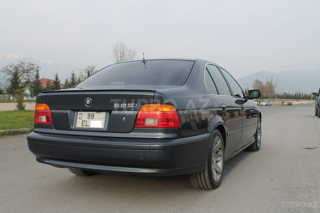 BMW 525 2001, 249,503 km - 2.5 л - Zaqatala