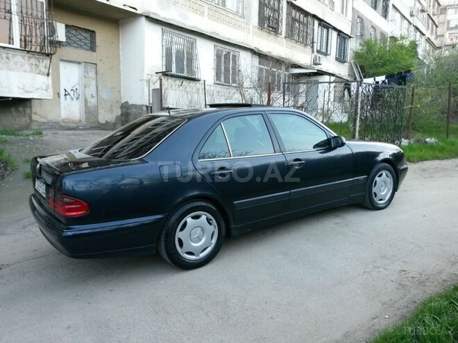 Mercedes E 220 2000, 450,000 km - 2.2 l - Bakı