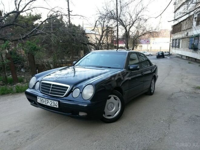 Mercedes E 220 2000, 450,000 km - 2.2 l - Bakı