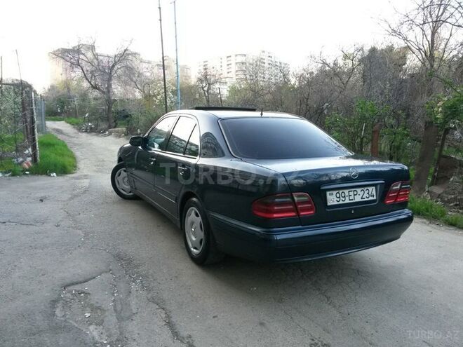 Mercedes E 220 2000, 450,000 km - 2.2 l - Bakı