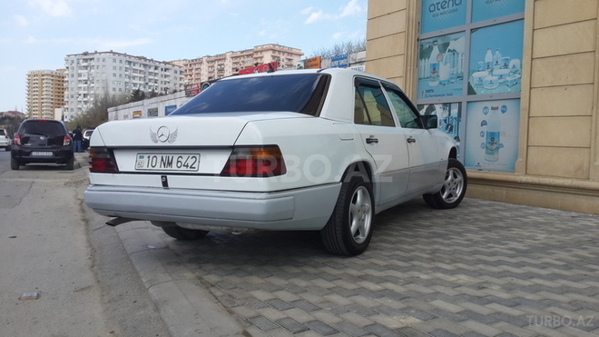 Mercedes E 200 1990, 350,000 km - 2.5 l - Bakı