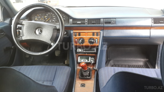 Mercedes E 200 1990, 350,000 km - 2.5 l - Bakı