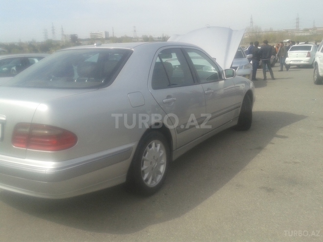 Mercedes E 270 2000, 300,000 km - 0.3 l - Bakı