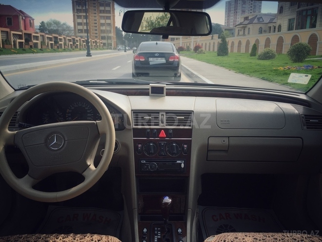 Mercedes C 200 1999, 235,000 km - 2.0 l - Bakı
